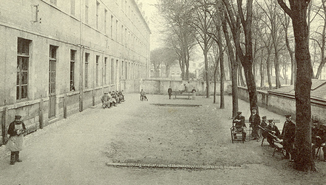 Hôpital Général : Le jeu de boules/au sud de la salle Saint-Charles