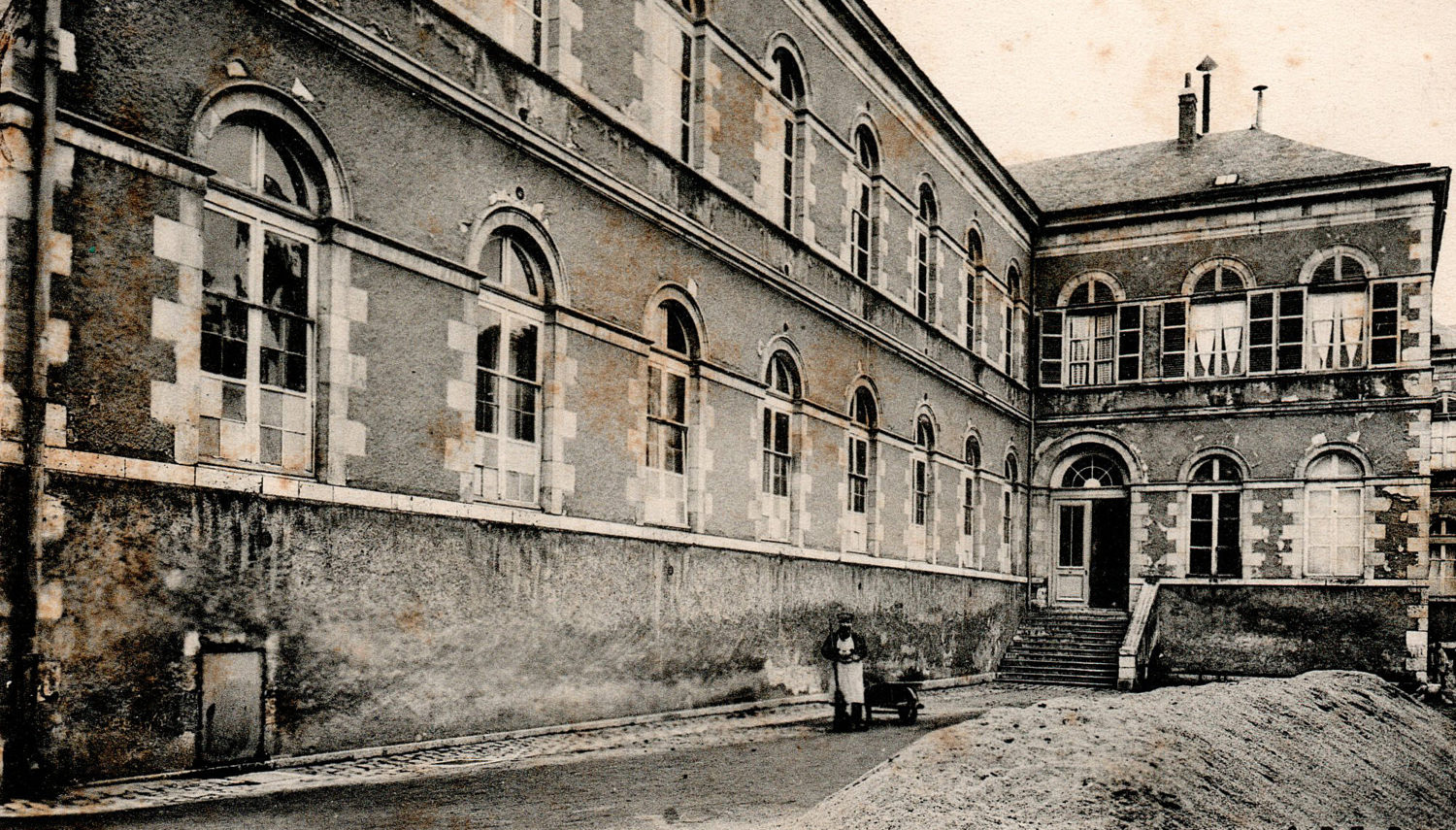 Chemin de ronde du Quartier des aliénés transféré en 1913 à Fleury les Aubrais