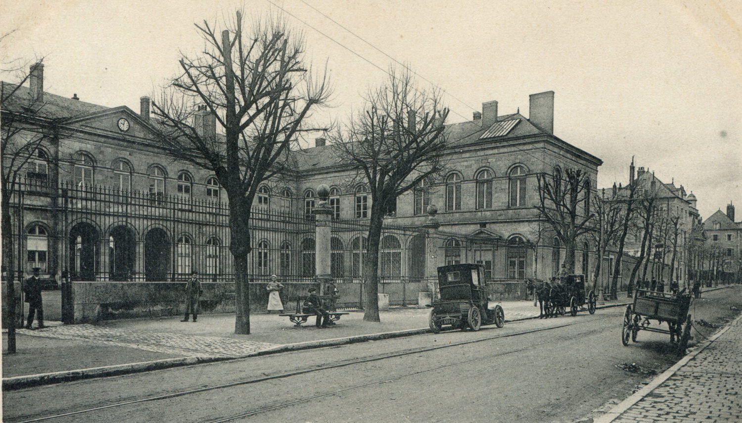 La rue Porte-Madeleine au tout début du XXe siècle