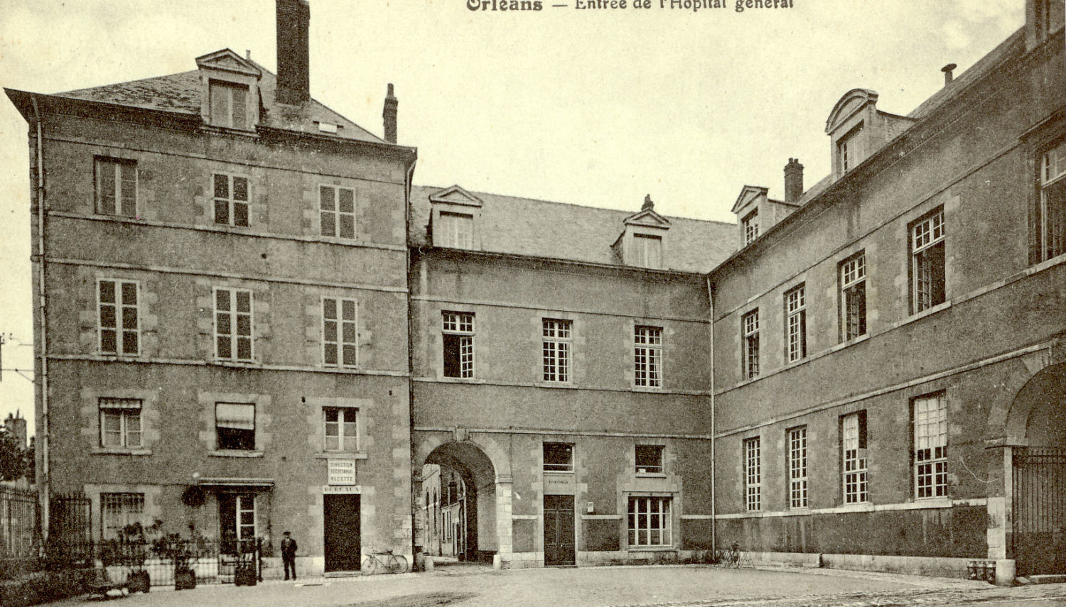 L’entrée de l’Hôpital Général dont la construction a débuté en 1675