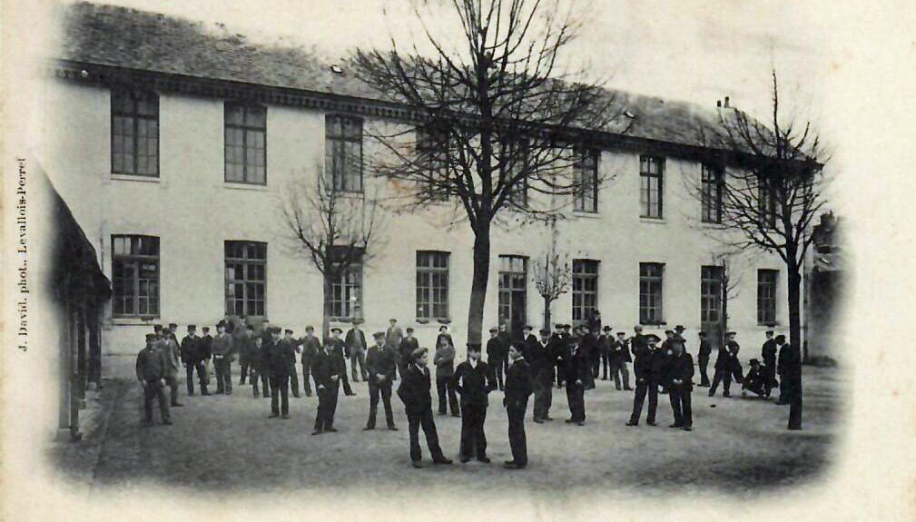 L’Annexe Petit - Internat de l'Ecole Professionnelle d'Orléans en 1905; pios école de Kinés en 1968. Sa vente sera actée fin 2020. Pour en savoir plus, cliquez sur la photo.