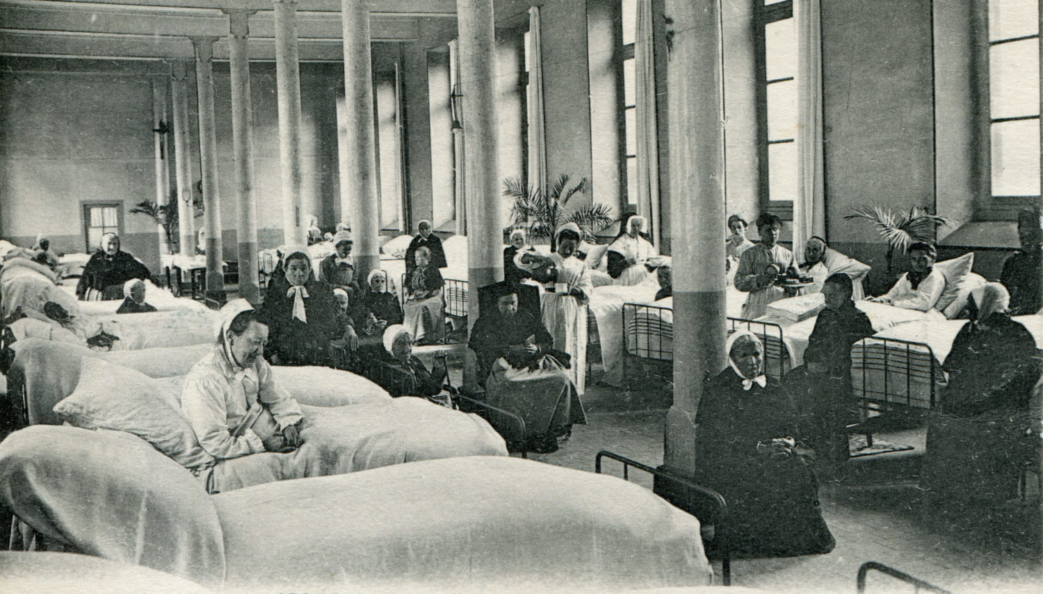 Hôpital Général : Salle Sainte Catherine/Rez de chaussée/à l’emplacement du self de l'ancien Hôpital Porte Madeleine